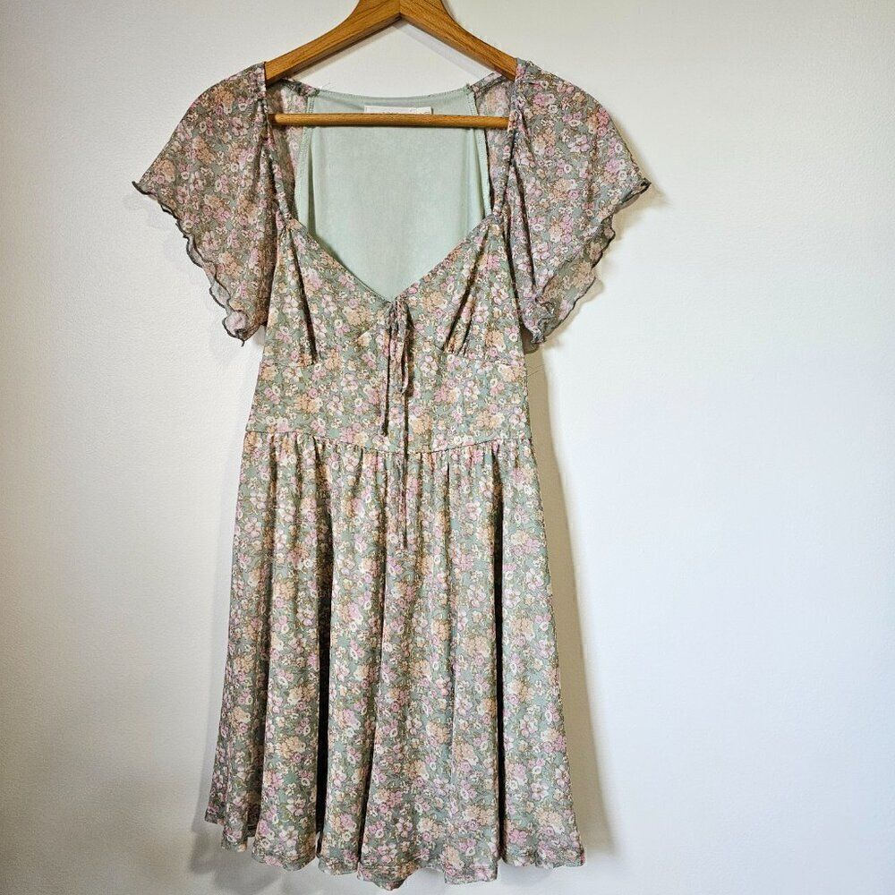 LIKE NEW LUSH DITSY FLORAL SWEETHEART NECK FLOWY ROMPER SIZE M